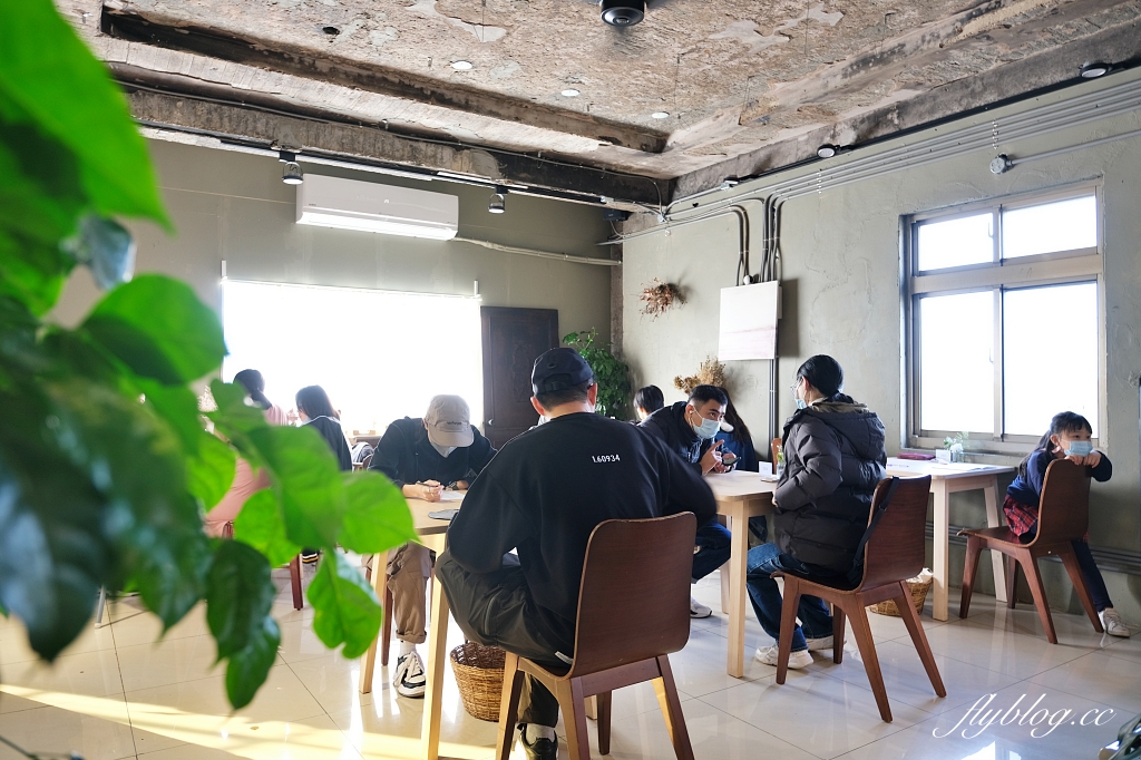 苗栗後龍|重成商號,隱身柑仔店二樓的甜點店,返鄉青年讓老屋活化變得文青 @飛天璇的口袋 苗栗後龍|重成商號,隱身柑仔店二樓的甜點店,返鄉青年讓老屋活化變得文青 @飛天璇的口袋