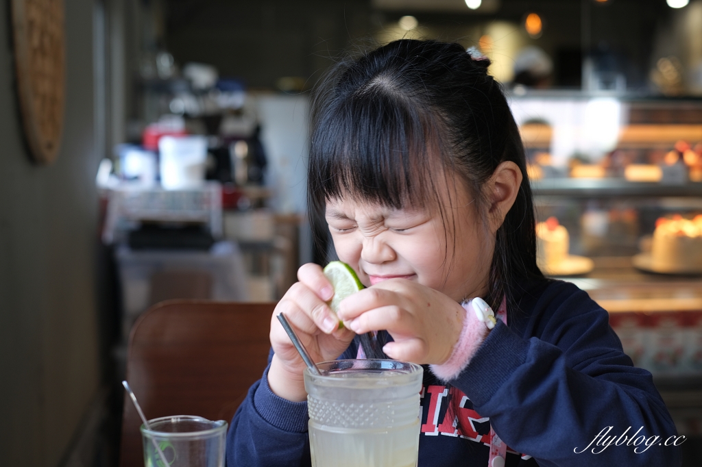 苗栗後龍|重成商號,隱身柑仔店二樓的甜點店,返鄉青年讓老屋活化變得文青 @飛天璇的口袋 苗栗後龍|重成商號,隱身柑仔店二樓的甜點店,返鄉青年讓老屋活化變得文青 @飛天璇的口袋