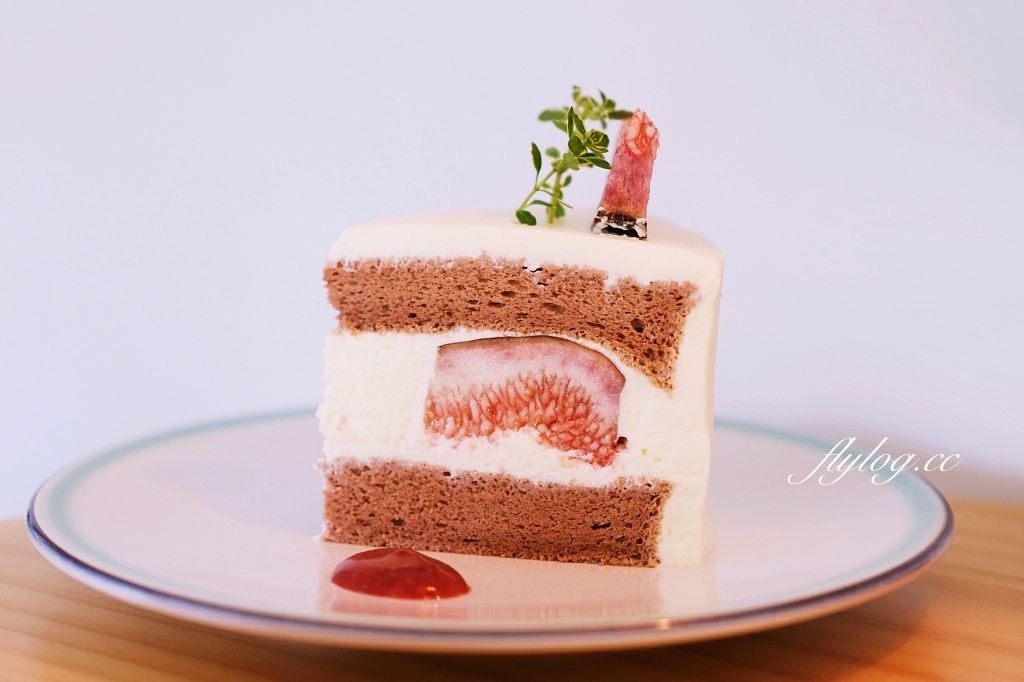 台中西區｜鐵木Ironwood City，草悟道質感甜點咖啡館，模範街巷弄裡的戚風蛋糕 @飛天璇的口袋