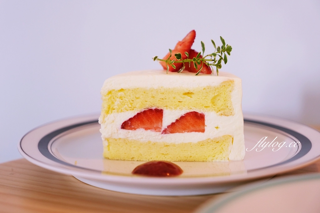 台中西區｜鐵木Ironwood City，草悟道質感甜點咖啡館，模範街巷弄裡的戚風蛋糕 @飛天璇的口袋