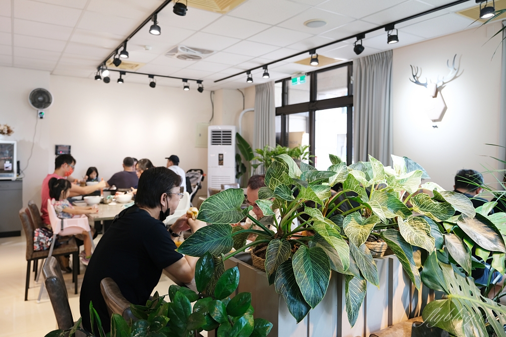 桃園中壢｜越啡越南美食咖啡館．青埔文青風越南料理，酸辣越南牛肉河粉和甜點咖啡 @飛天璇的口袋