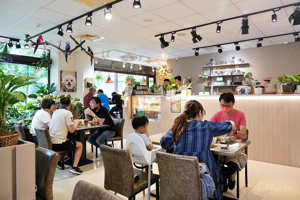 桃園中壢｜越啡越南美食咖啡館．青埔文青風越南料理，酸辣越南牛肉河粉和甜點咖啡 @飛天璇的口袋