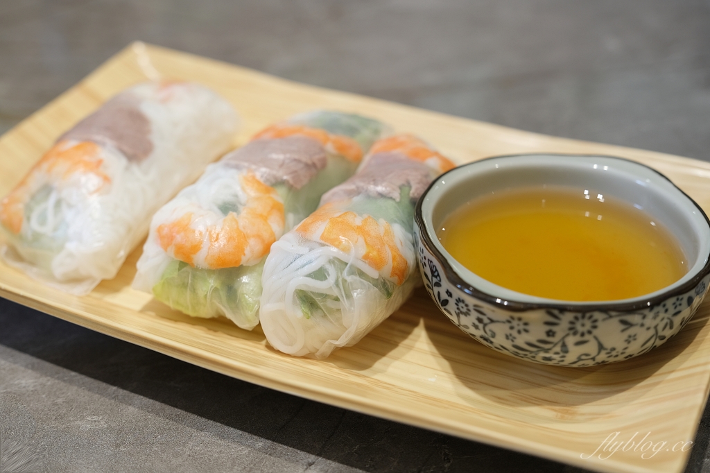 桃園中壢｜越啡越南美食咖啡館．青埔文青風越南料理，酸辣越南牛肉河粉和甜點咖啡 @飛天璇的口袋