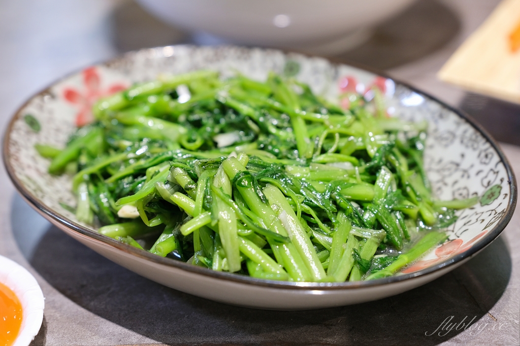 桃園中壢｜越啡越南美食咖啡館．青埔文青風越南料理，酸辣越南牛肉河粉和甜點咖啡 @飛天璇的口袋