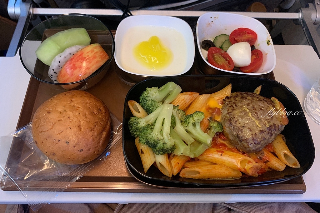 泰國曼谷｜星宇航空JX741 台北 – 曼谷A330-900NEO 機型，機上座位及飛機餐分享 @飛天璇的口袋