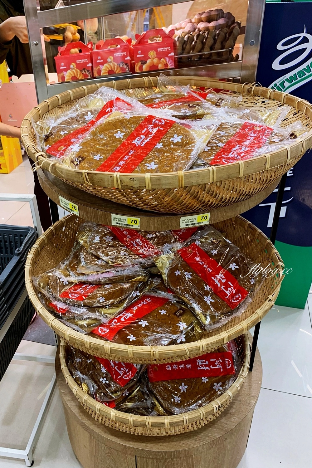 苗栗銅鑼｜阿財發粿．九華山客家米食總店，7-11和休息站熱賣的黑糖發粿 @飛天璇的口袋
