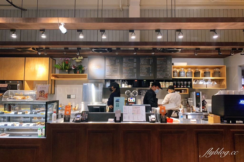 台中北屯|路易莎咖啡.衛道中學附近榮德山西門市,三層樓玻璃屋天井設計 @飛天璇的口袋 台中北屯|路易莎咖啡.衛道中學附近榮德山西門市,三層樓玻璃屋天井設計 @飛天璇的口袋