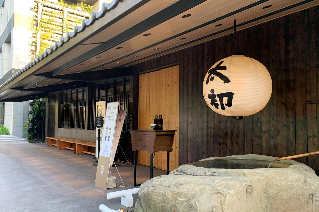 台中南屯｜太初麵食．牛肉麵店也可以這麼氣派，營業到凌晨12點 @飛天璇的口袋