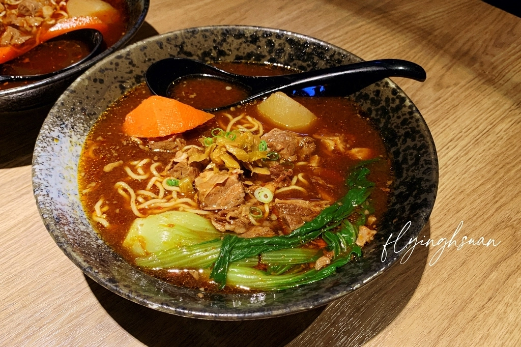 台中南屯｜太初麵食．牛肉麵店也可以這麼氣派，營業到凌晨12點 @飛天璇的口袋