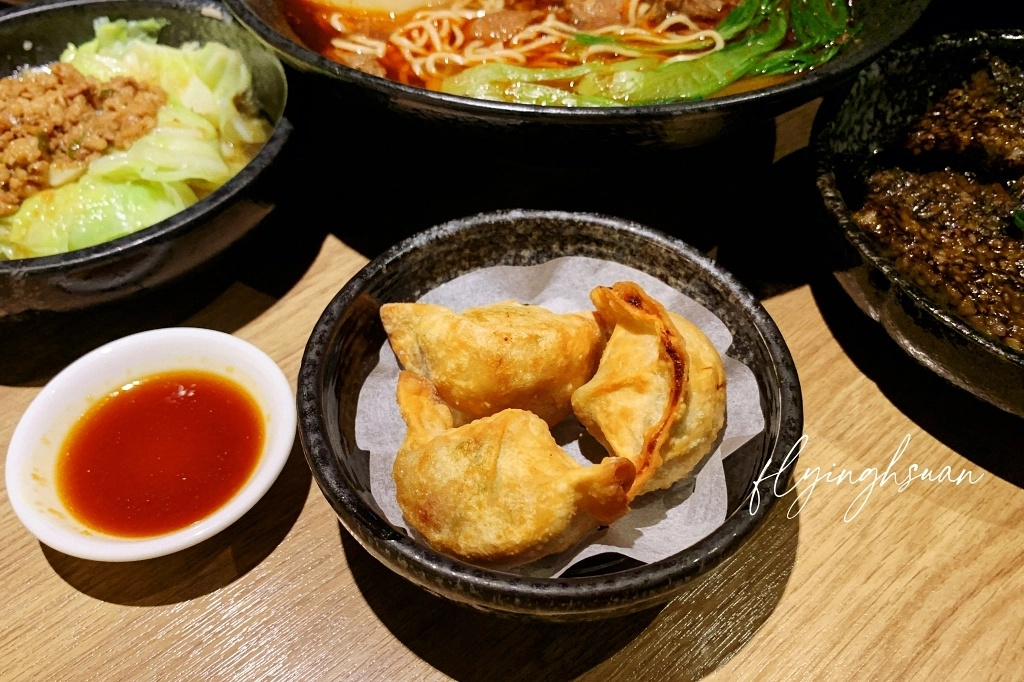 台中南屯｜太初麵食．牛肉麵店也可以這麼氣派，營業到凌晨12點 @飛天璇的口袋