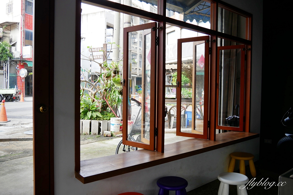 苗栗後龍｜ Daddy&Mommy Bakery．後龍老宅文青咖啡館，街角飄著迷人咖啡香 @飛天璇的口袋