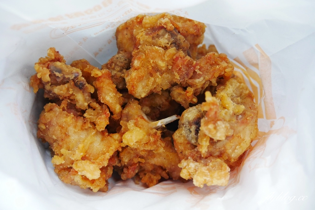 台中北屯｜黑冠炸雞，水湳超人氣炸雞店，一大早就排隊買炸雞 @飛天璇的口袋