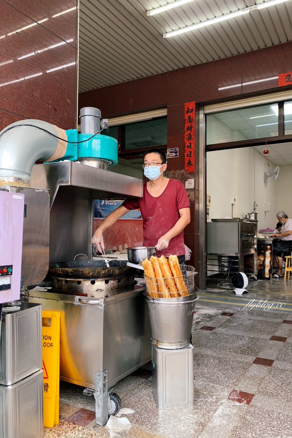 台中北屯｜務本早點．滿滿爆炸式的青蔥超邪惡，原精武路人氣燒餅油條店 @飛天璇的口袋