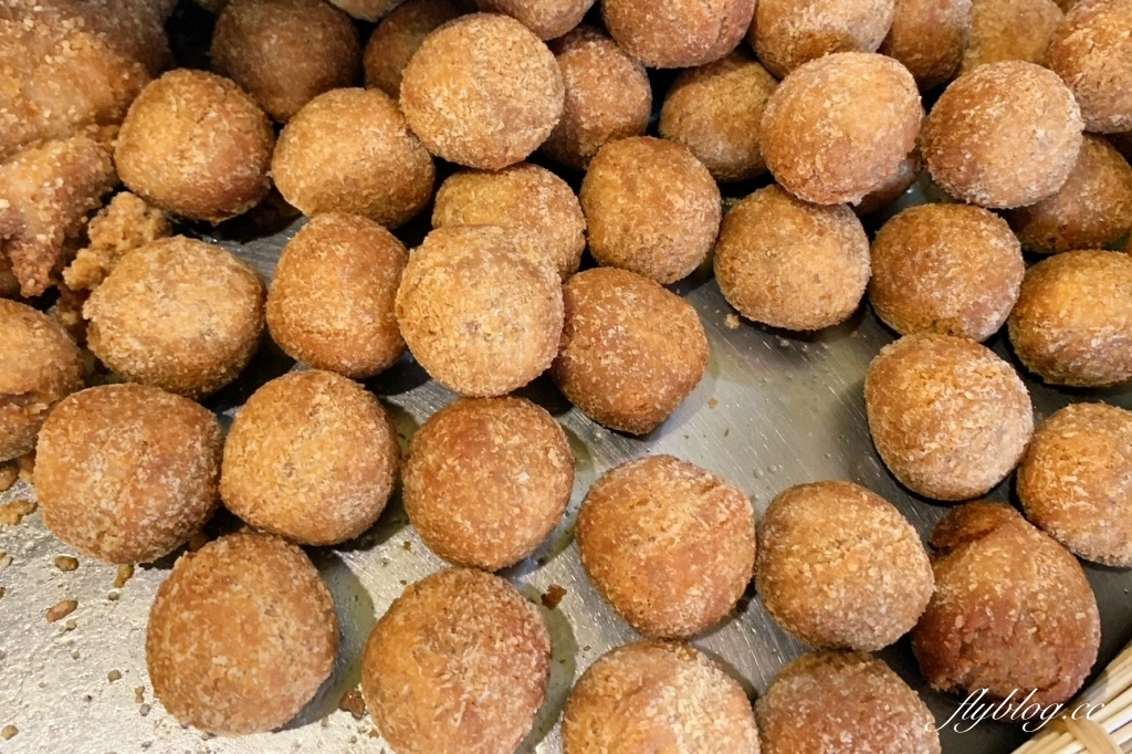 台中北屯｜黑冠炸雞，水湳超人氣炸雞店，一大早就排隊買炸雞 @飛天璇的口袋