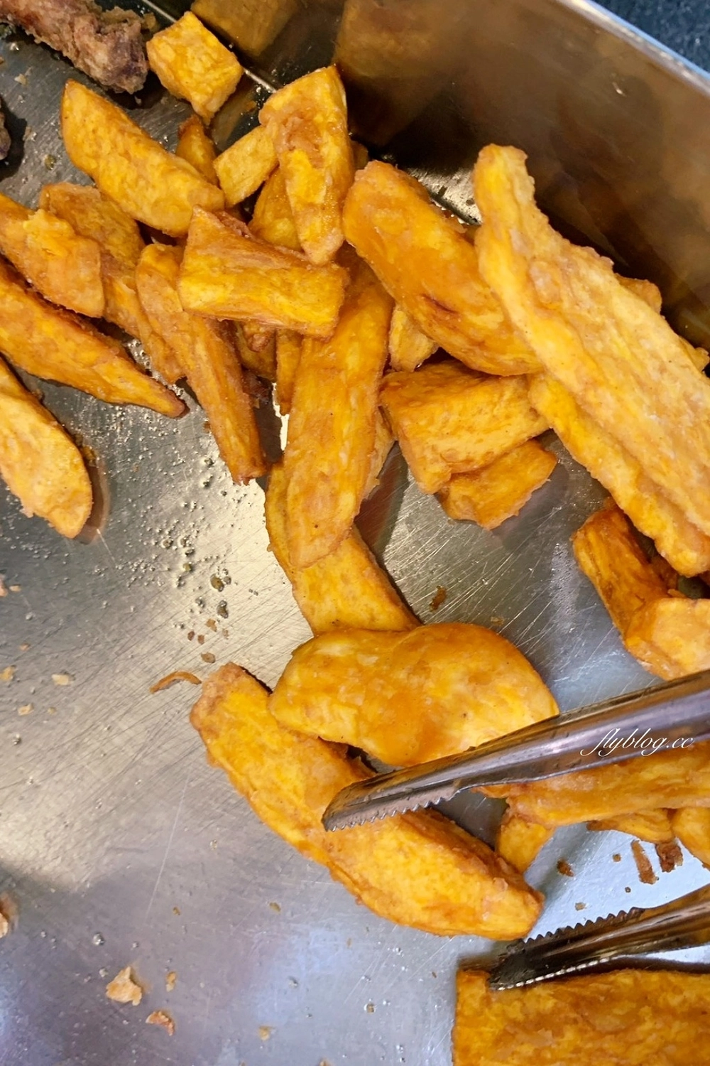 台中北屯｜黑冠炸雞，水湳超人氣炸雞店，一大早就排隊買炸雞 @飛天璇的口袋