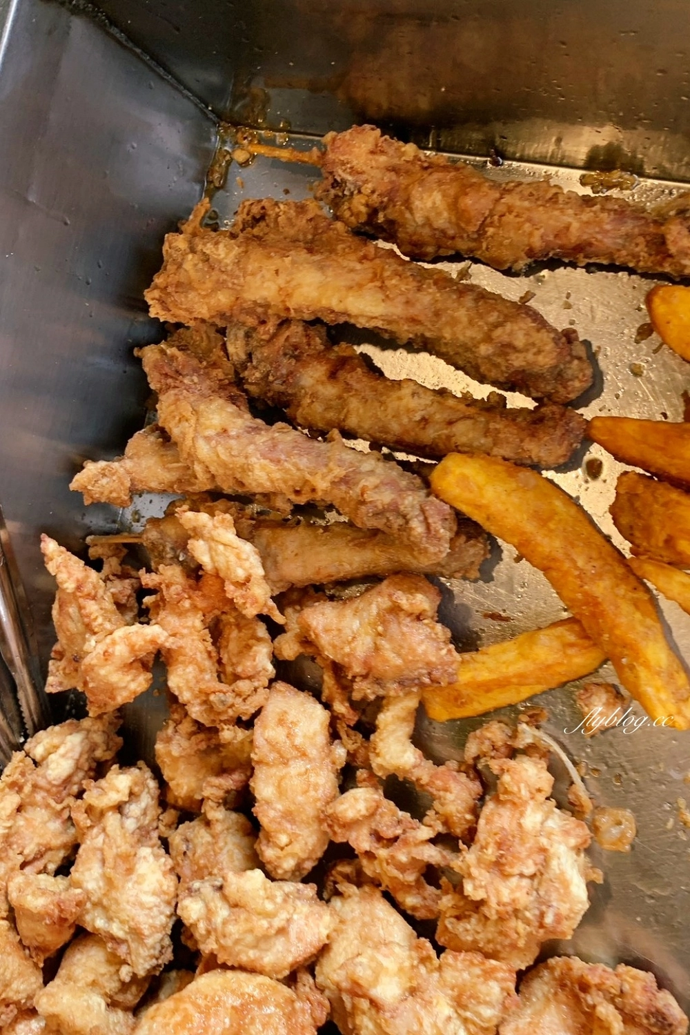 台中北屯|黑冠炸雞,水湳超人氣炸雞店,一大早就排隊買炸雞 @飛天璇的口袋 台中北屯|黑冠炸雞,水湳超人氣炸雞店,一大早就排隊買炸雞 @飛天璇的口袋