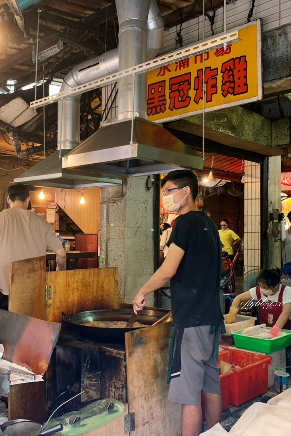 台中北屯|黑冠炸雞,水湳超人氣炸雞店,一大早就排隊買炸雞 @飛天璇的口袋 台中北屯|黑冠炸雞,水湳超人氣炸雞店,一大早就排隊買炸雞 @飛天璇的口袋