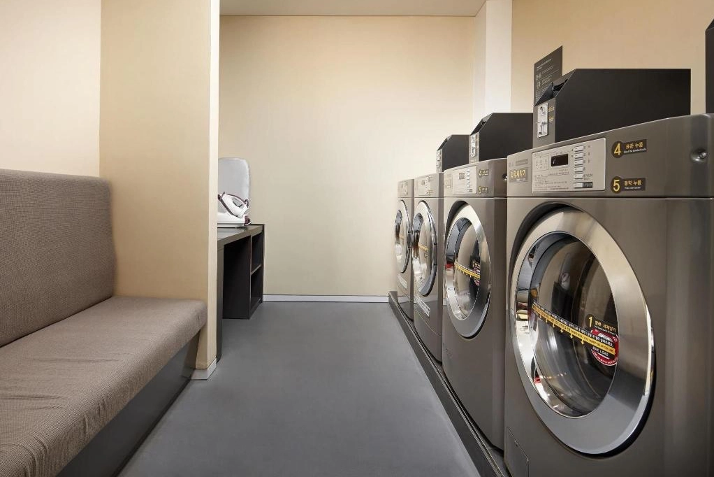 韓國首爾｜明洞樂天L7樂天飯店 Lotte Hotel L7 Myeongdong，明洞地鐵9號出口旁，搭乘機場巴士直達門口 @飛天璇的口袋