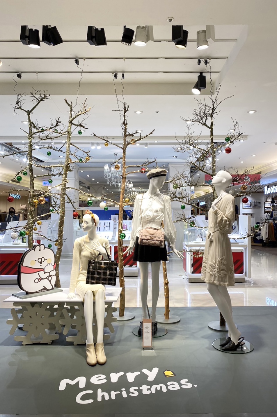 2022中友百貨聖誕節｜全台獨家巨型6米高醜白兔，一起歡慶CHRISTMAS @飛天璇的口袋