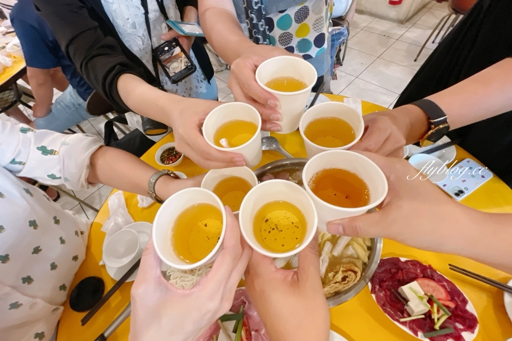 台中西屯|汕頭牛肉劉沙茶爐.大墩十八街60老字號沙茶火鍋,炭火和臉盆更有懷舊感 @飛天璇的口袋 台中西屯|汕頭牛肉劉沙茶爐.大墩十八街60老字號沙茶火鍋,炭火和臉盆更有懷舊感 @飛天璇的口袋