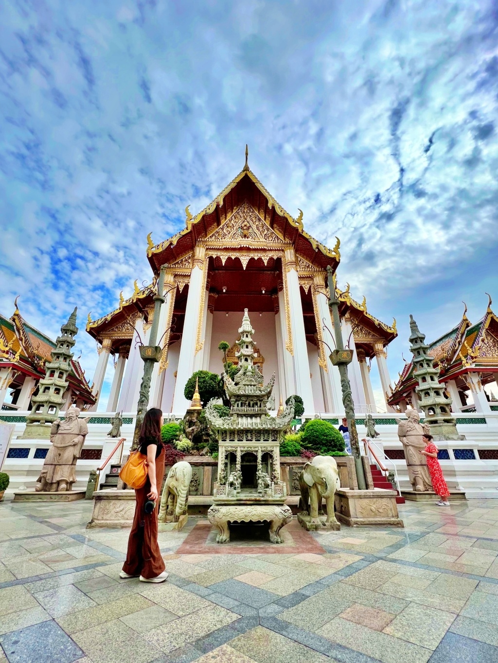 泰國曼谷｜蘇泰寺 Wat Suthat，泰國一級皇家寺院，曼谷知名地標紅色大鞦韆 @飛天璇的口袋