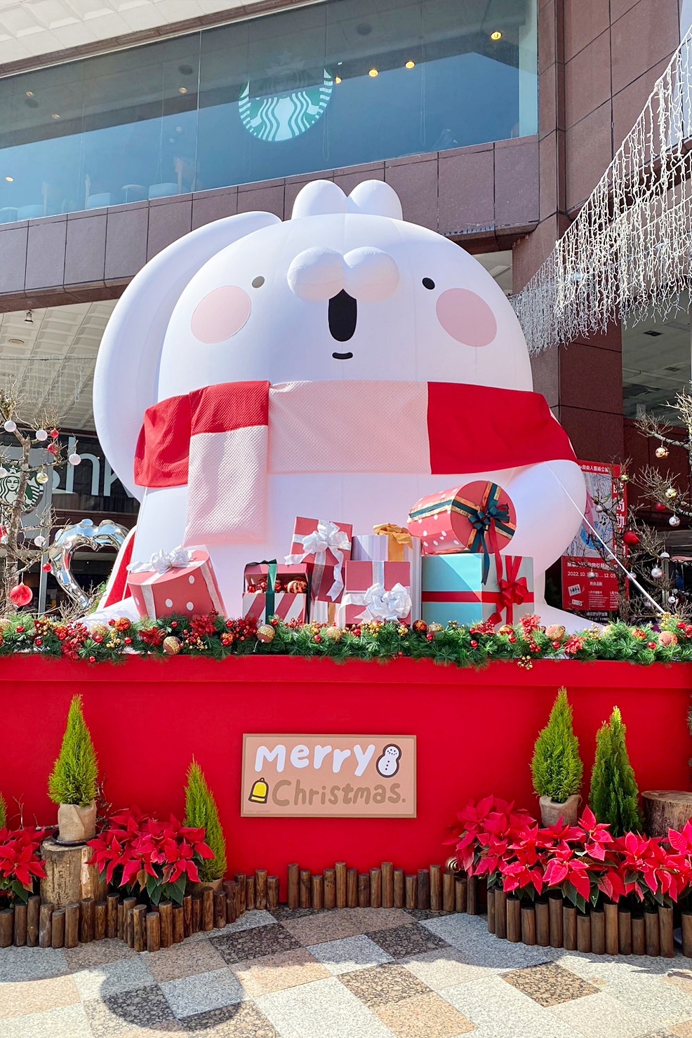 台中薑餅屋｜瓦庫燒肉將93年老宅變成巨大版薑餅屋，體驗歐洲街頭聖誕節氛圍 @飛天璇的口袋