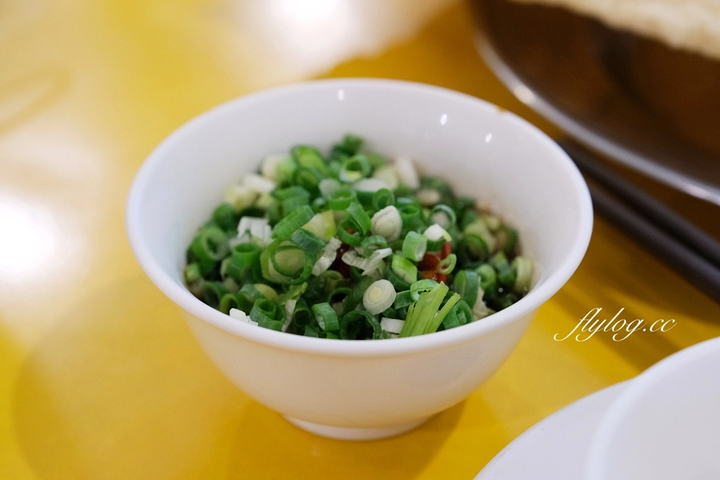 台中西屯|汕頭牛肉劉沙茶爐.大墩十八街60老字號沙茶火鍋,炭火和臉盆更有懷舊感 @飛天璇的口袋 台中西屯|汕頭牛肉劉沙茶爐.大墩十八街60老字號沙茶火鍋,炭火和臉盆更有懷舊感 @飛天璇的口袋