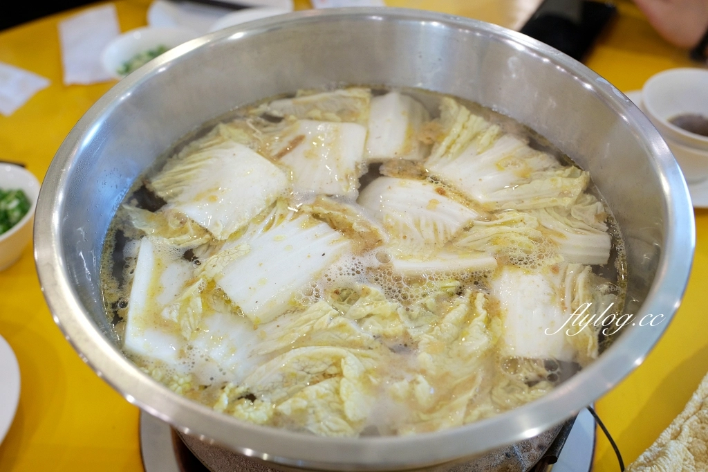 台中西屯|汕頭牛肉劉沙茶爐.大墩十八街60老字號沙茶火鍋,炭火和臉盆更有懷舊感 @飛天璇的口袋 台中西屯|汕頭牛肉劉沙茶爐.大墩十八街60老字號沙茶火鍋,炭火和臉盆更有懷舊感 @飛天璇的口袋