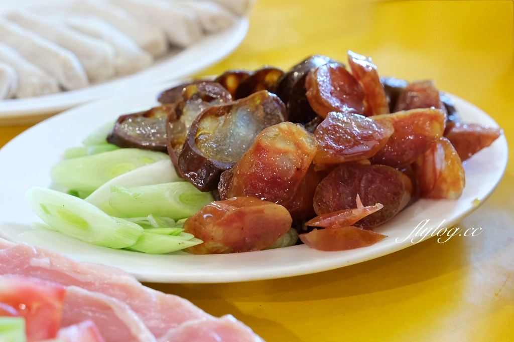 台中西屯|汕頭牛肉劉沙茶爐.大墩十八街60老字號沙茶火鍋,炭火和臉盆更有懷舊感 @飛天璇的口袋 台中西屯|汕頭牛肉劉沙茶爐.大墩十八街60老字號沙茶火鍋,炭火和臉盆更有懷舊感 @飛天璇的口袋