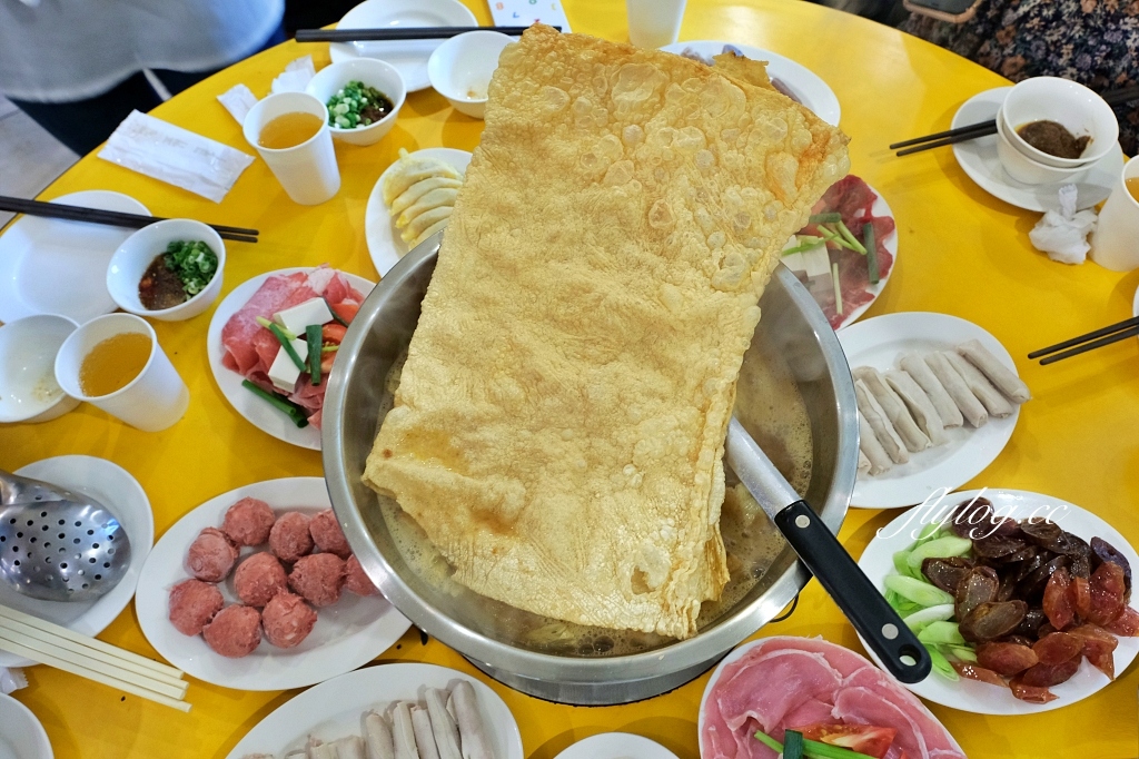 台中西屯|汕頭牛肉劉沙茶爐.大墩十八街60老字號沙茶火鍋,炭火和臉盆更有懷舊感 @飛天璇的口袋 台中西屯|汕頭牛肉劉沙茶爐.大墩十八街60老字號沙茶火鍋,炭火和臉盆更有懷舊感 @飛天璇的口袋