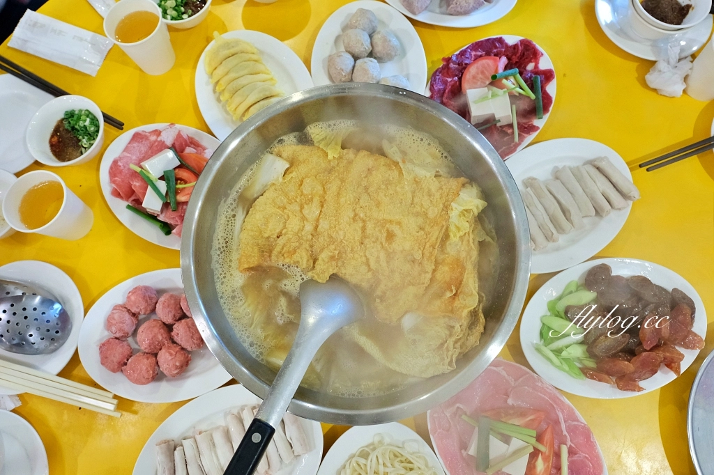 台中西屯|汕頭牛肉劉沙茶爐.大墩十八街60老字號沙茶火鍋,炭火和臉盆更有懷舊感 @飛天璇的口袋 台中西屯|汕頭牛肉劉沙茶爐.大墩十八街60老字號沙茶火鍋,炭火和臉盆更有懷舊感 @飛天璇的口袋