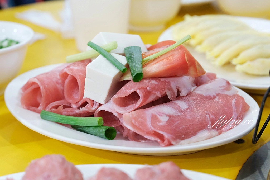 台中西屯｜汕頭牛肉劉沙茶爐．大墩十八街60老字號沙茶火鍋，炭火和臉盆更有懷舊感 @飛天璇的口袋