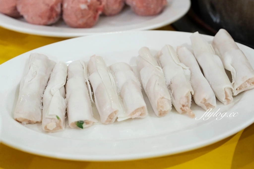 台中西屯|汕頭牛肉劉沙茶爐.大墩十八街60老字號沙茶火鍋,炭火和臉盆更有懷舊感 @飛天璇的口袋 台中西屯|汕頭牛肉劉沙茶爐.大墩十八街60老字號沙茶火鍋,炭火和臉盆更有懷舊感 @飛天璇的口袋