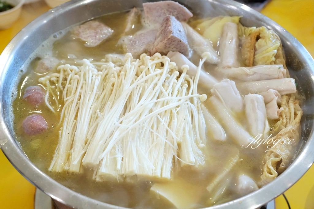 台中西屯｜汕頭牛肉劉沙茶爐．大墩十八街60老字號沙茶火鍋，炭火和臉盆更有懷舊感 @飛天璇的口袋