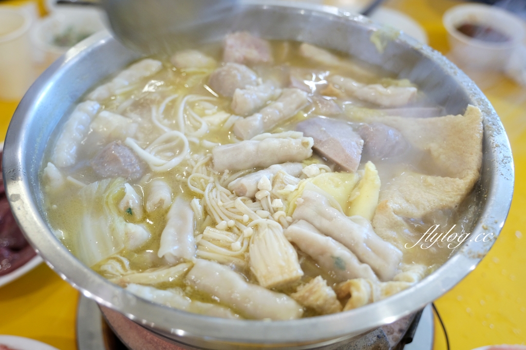 台中西屯|汕頭牛肉劉沙茶爐.大墩十八街60老字號沙茶火鍋,炭火和臉盆更有懷舊感 @飛天璇的口袋 台中西屯|汕頭牛肉劉沙茶爐.大墩十八街60老字號沙茶火鍋,炭火和臉盆更有懷舊感 @飛天璇的口袋