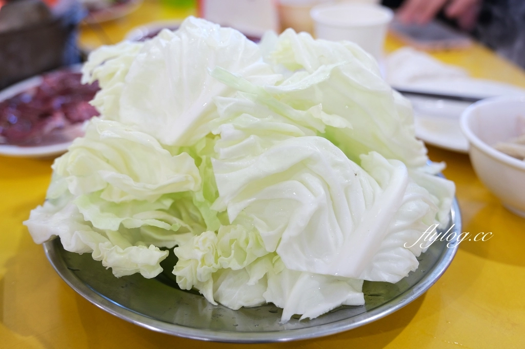 台中西屯|汕頭牛肉劉沙茶爐.大墩十八街60老字號沙茶火鍋,炭火和臉盆更有懷舊感 @飛天璇的口袋 台中西屯|汕頭牛肉劉沙茶爐.大墩十八街60老字號沙茶火鍋,炭火和臉盆更有懷舊感 @飛天璇的口袋