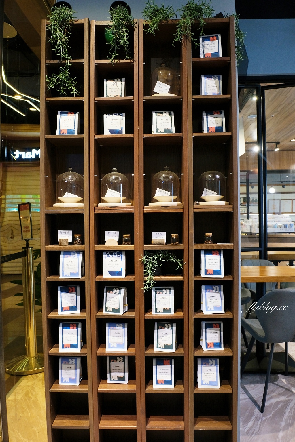 歐棒咖啡金典綠園道店｜歐洲市集簡約風咖啡館，從早午餐到晚餐，蔬食也有不一樣的體驗 @飛天璇的口袋