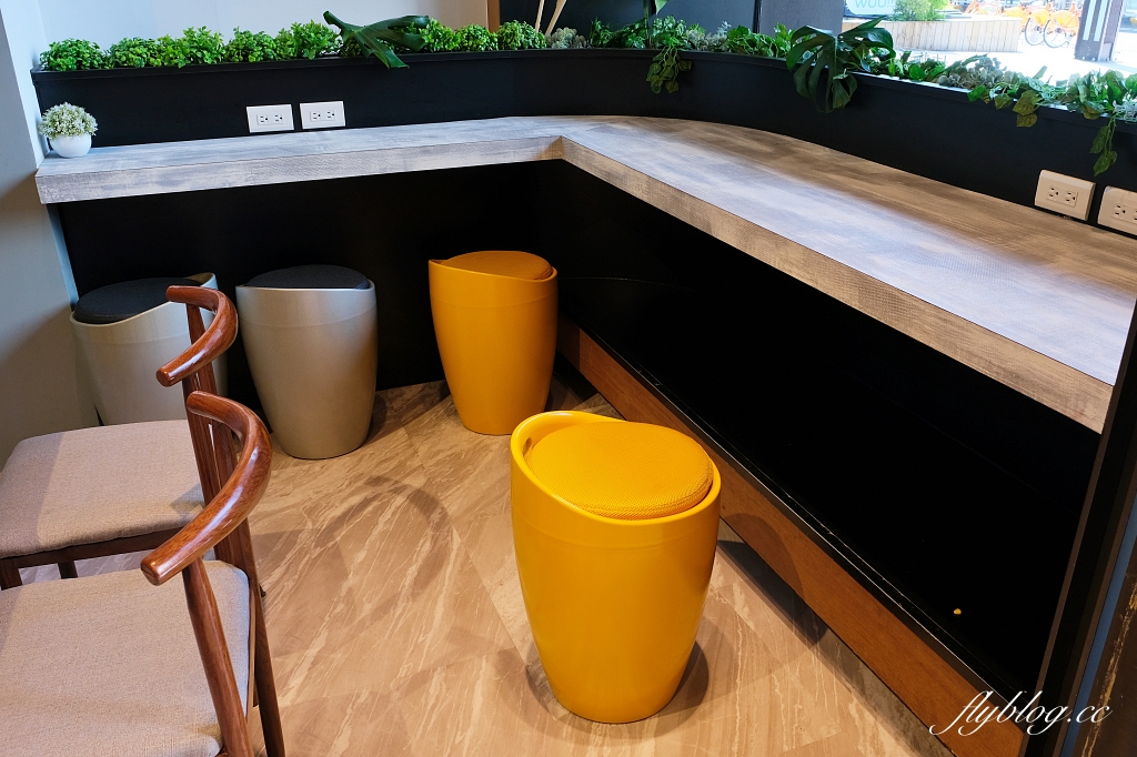 歐棒咖啡金典綠園道店｜歐洲市集簡約風咖啡館，從早午餐到晚餐，蔬食也有不一樣的體驗 @飛天璇的口袋