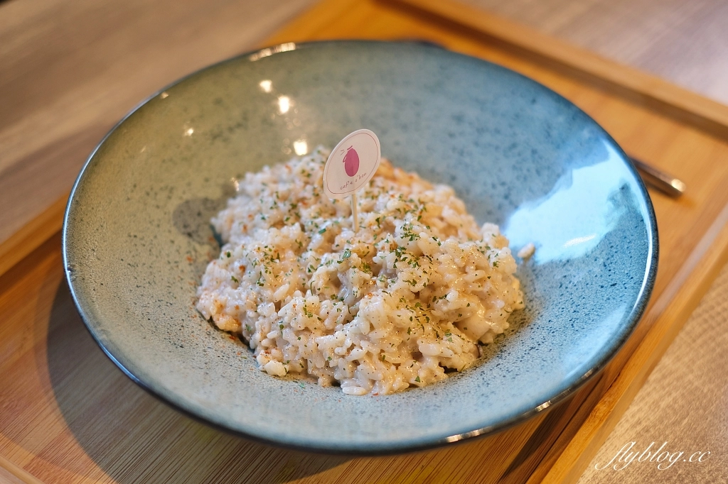 歐棒咖啡金典綠園道店｜歐洲市集簡約風咖啡館，從早午餐到晚餐，蔬食也有不一樣的體驗 @飛天璇的口袋
