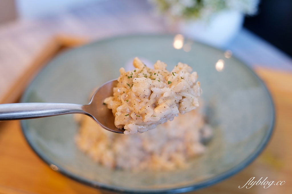 歐棒咖啡金典綠園道店｜歐洲市集簡約風咖啡館，從早午餐到晚餐，蔬食也有不一樣的體驗 @飛天璇的口袋