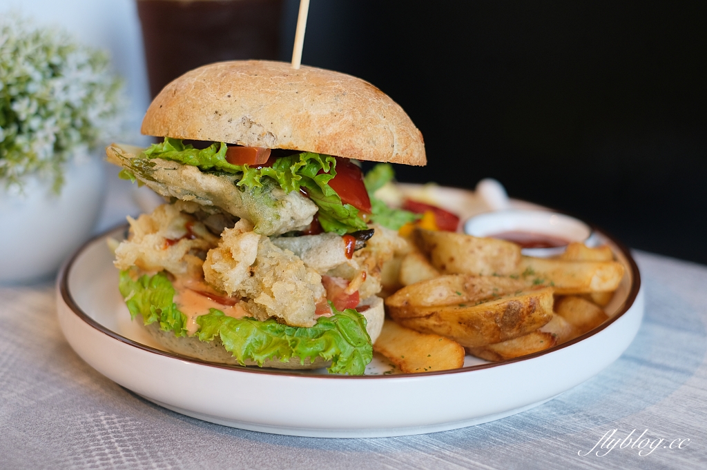 歐棒咖啡金典綠園道店｜歐洲市集簡約風咖啡館，從早午餐到晚餐，蔬食也有不一樣的體驗 @飛天璇的口袋
