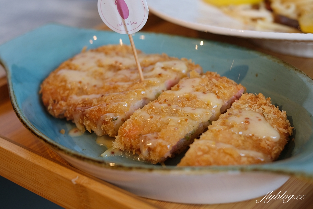 歐棒咖啡金典綠園道店｜歐洲市集簡約風咖啡館，從早午餐到晚餐，蔬食也有不一樣的體驗 @飛天璇的口袋