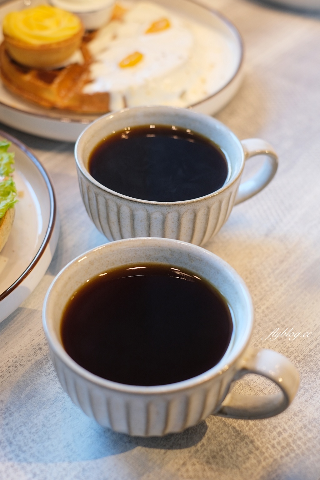 歐棒咖啡金典綠園道店｜歐洲市集簡約風咖啡館，從早午餐到晚餐，蔬食也有不一樣的體驗 @飛天璇的口袋