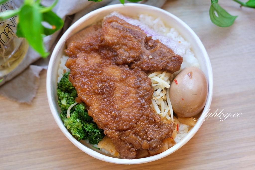 台中中區｜台中臺鐵便當．台中車站二樓車站大廳，搭火車必買的台鐵便當 @飛天璇的口袋