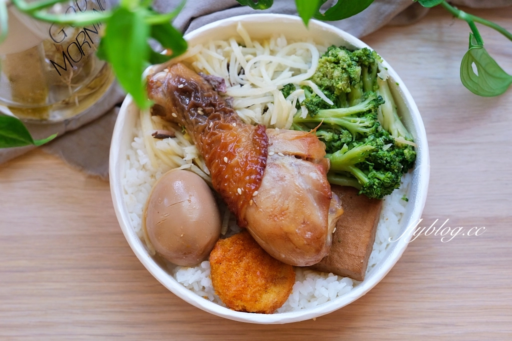 台中中區｜台中臺鐵便當．台中車站二樓車站大廳，搭火車必買的台鐵便當 @飛天璇的口袋