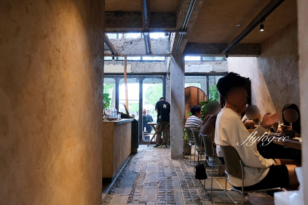 台中南屯｜Mountaintown Liming 貓燙黎明，老宅改建廢墟風咖啡館，漂亮的光線和唯美的氣氛 @飛天璇的口袋