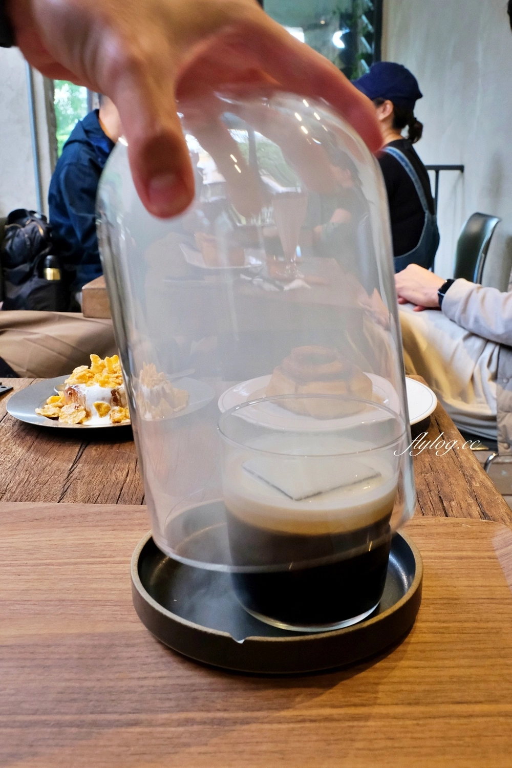 台中南屯｜Mountaintown Liming 貓燙黎明，老宅改建廢墟風咖啡館，漂亮的光線和唯美的氣氛 @飛天璇的口袋