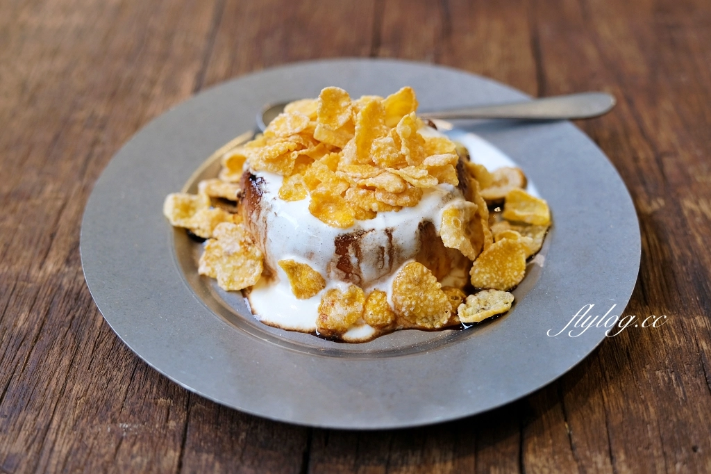 台中南屯｜Mountaintown Liming 貓燙黎明，老宅改建廢墟風咖啡館，漂亮的光線和唯美的氣氛 @飛天璇的口袋