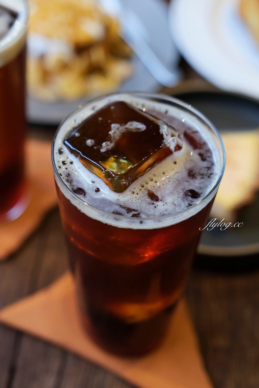 台中南屯｜Mountaintown Liming 貓燙黎明，老宅改建廢墟風咖啡館，漂亮的光線和唯美的氣氛 @飛天璇的口袋