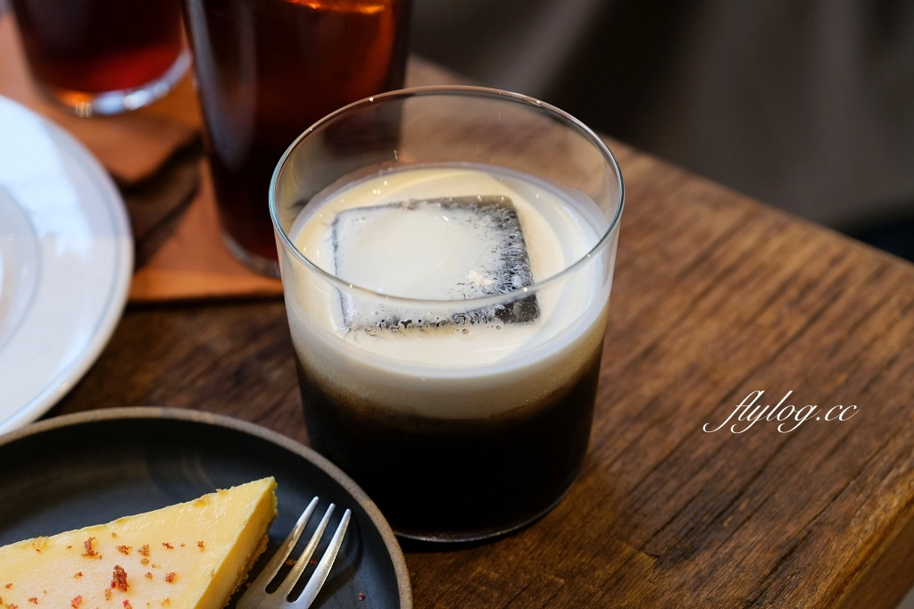 台中南屯｜Mountaintown Liming 貓燙黎明，老宅改建廢墟風咖啡館，漂亮的光線和唯美的氣氛 @飛天璇的口袋